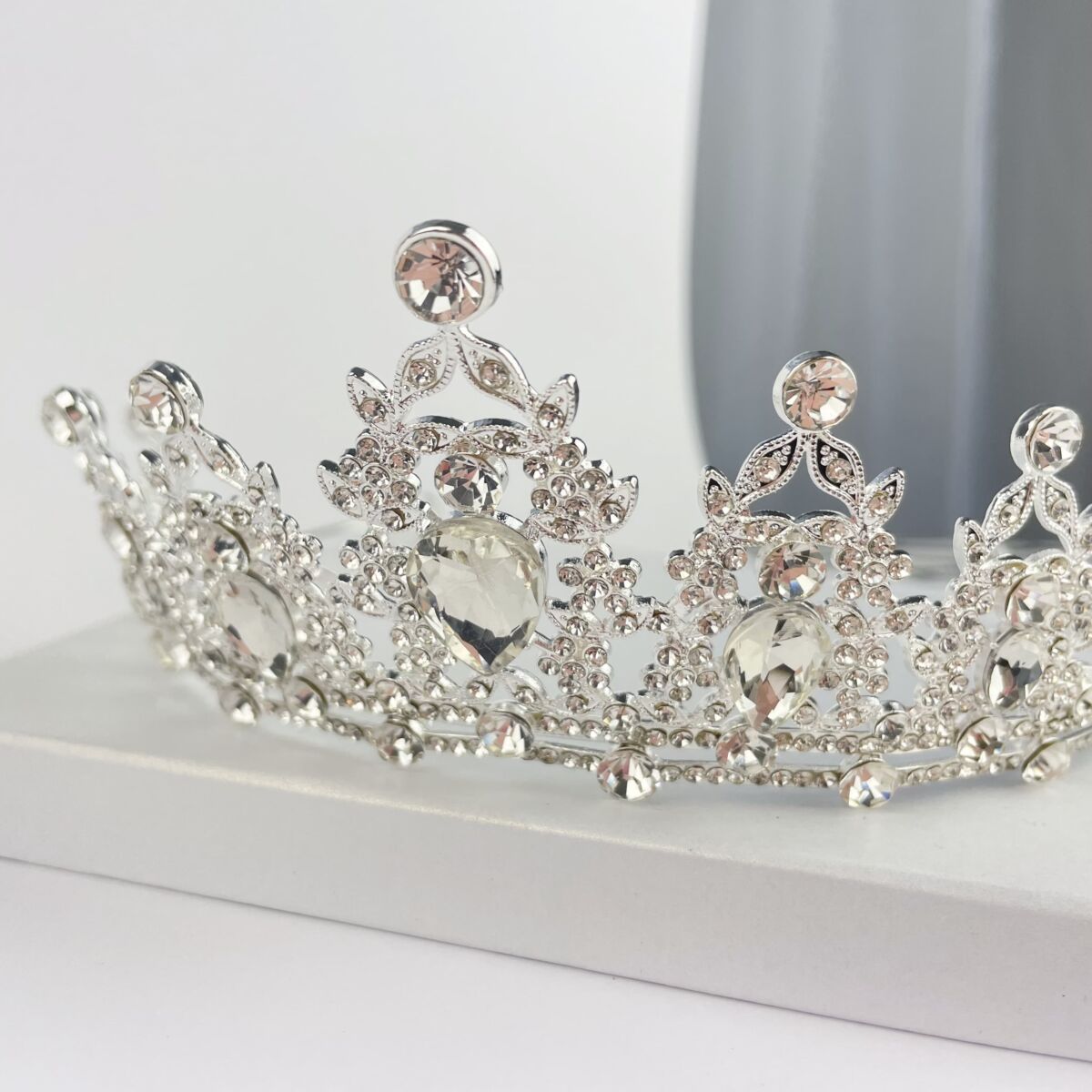 Emilia ezüst színű menyasszonyi korona