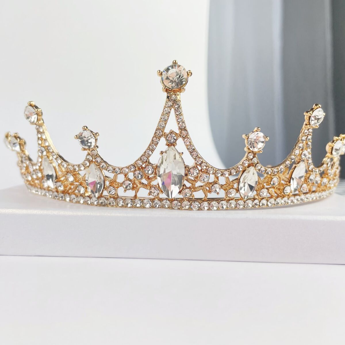 Izadora arany színű menyasszonyi korona