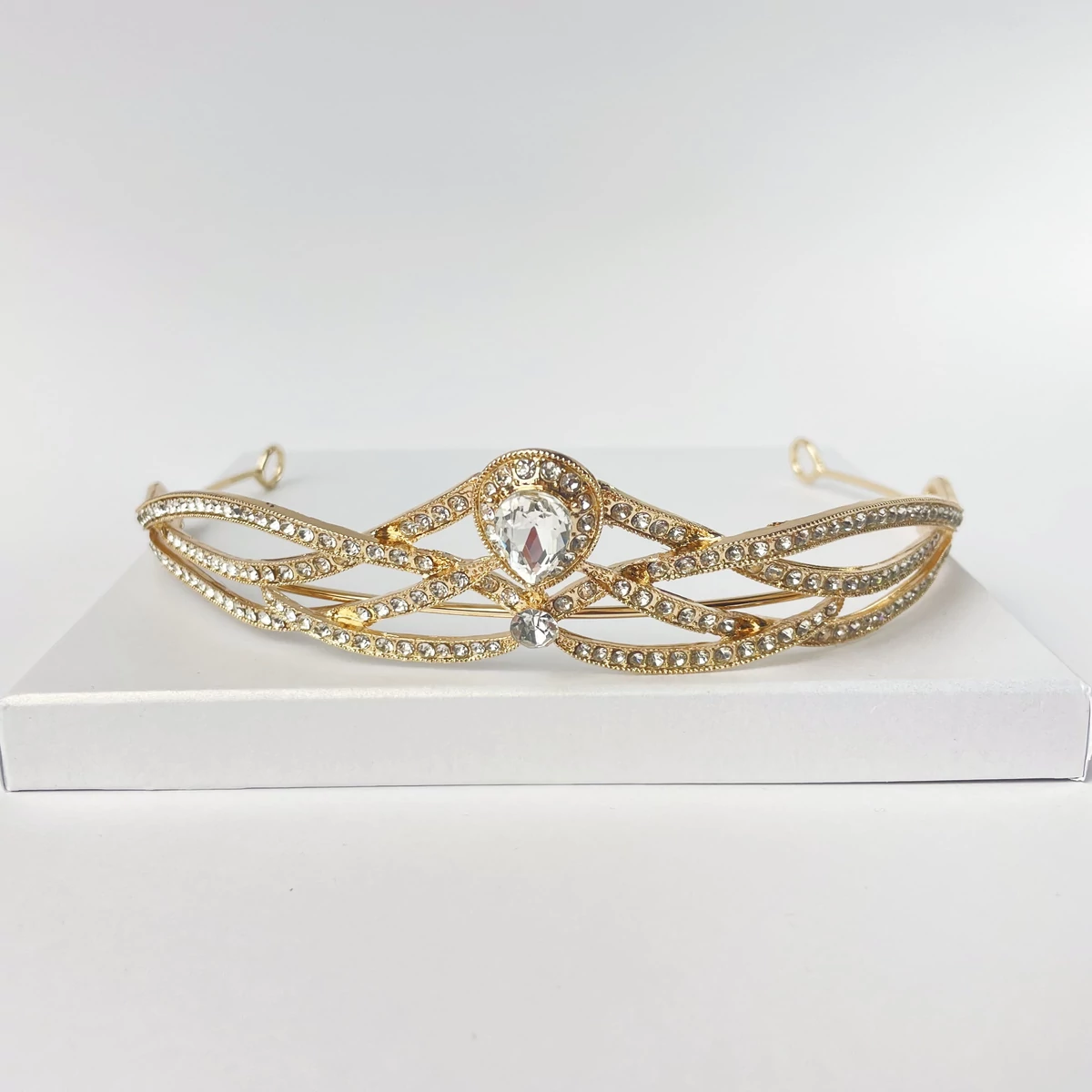 Liliana arany köves menyasszonyi tiara