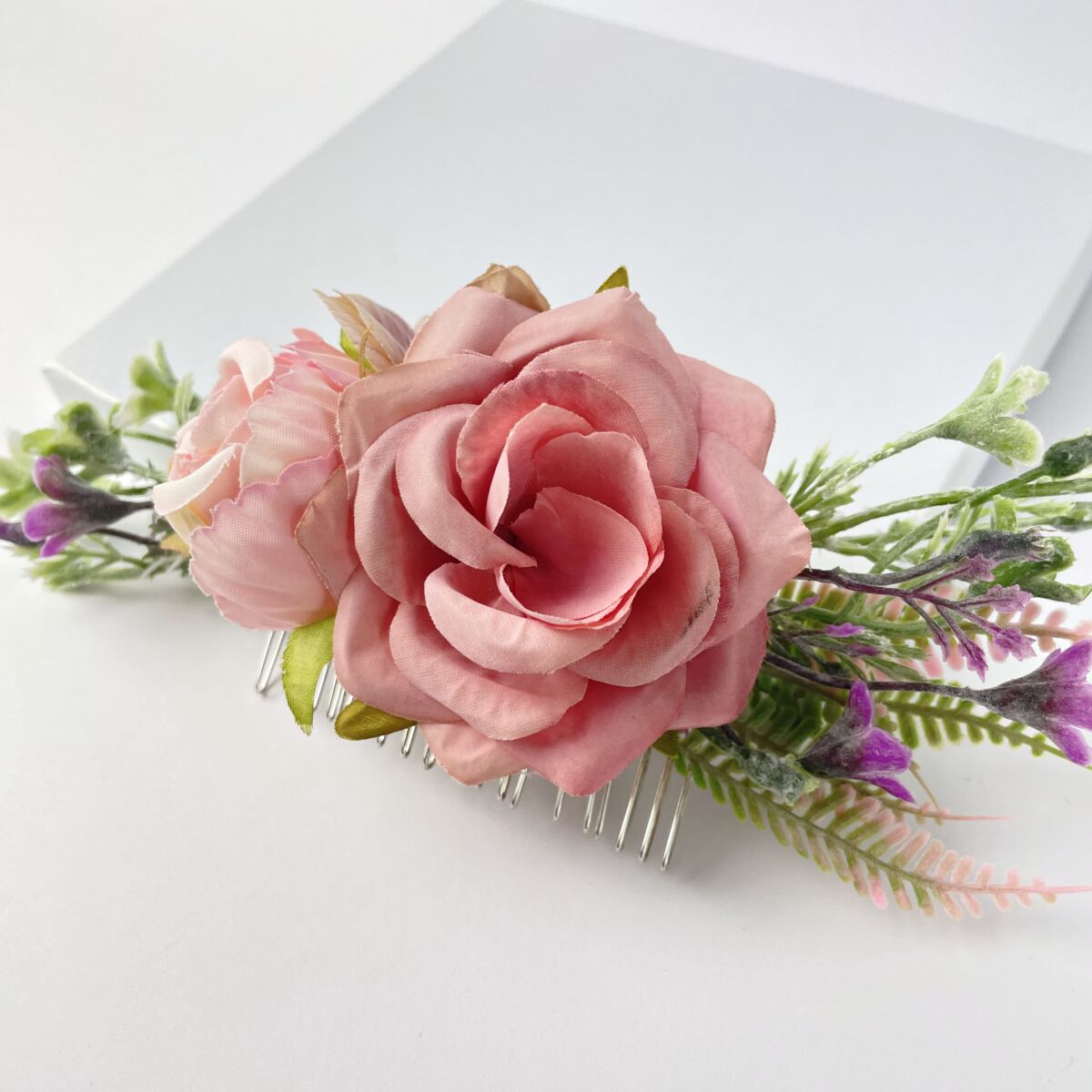 Petunia virágos esküvői hajdísz