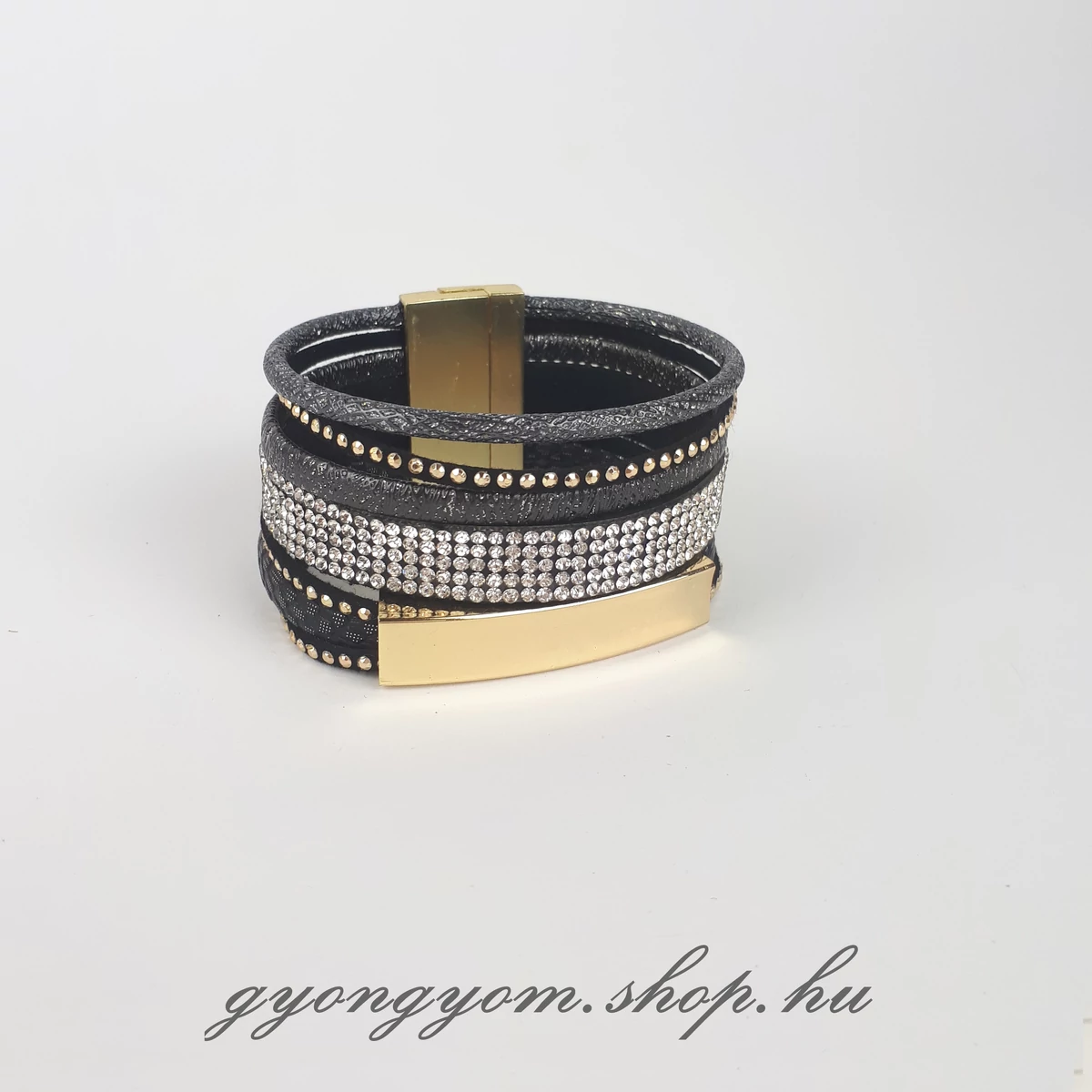 Tara fekete karkötő