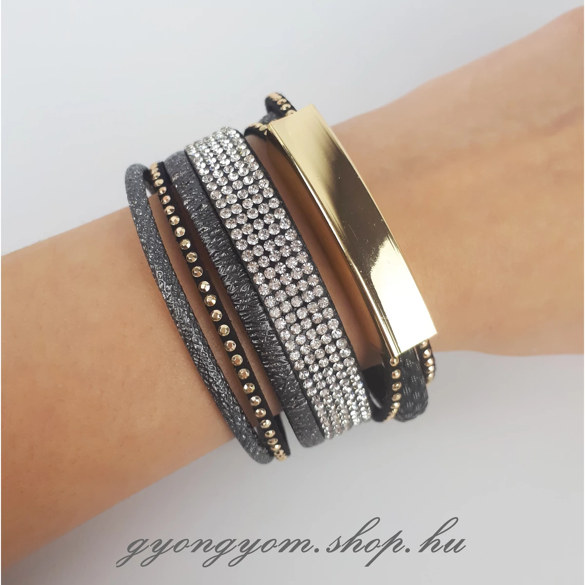 Tara fekete karkötő